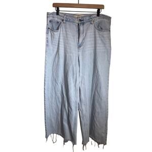 ABERCROMBIE & FITCH The Crop Wide Leg High Rise Raw Hem Light Wash Jeans 14